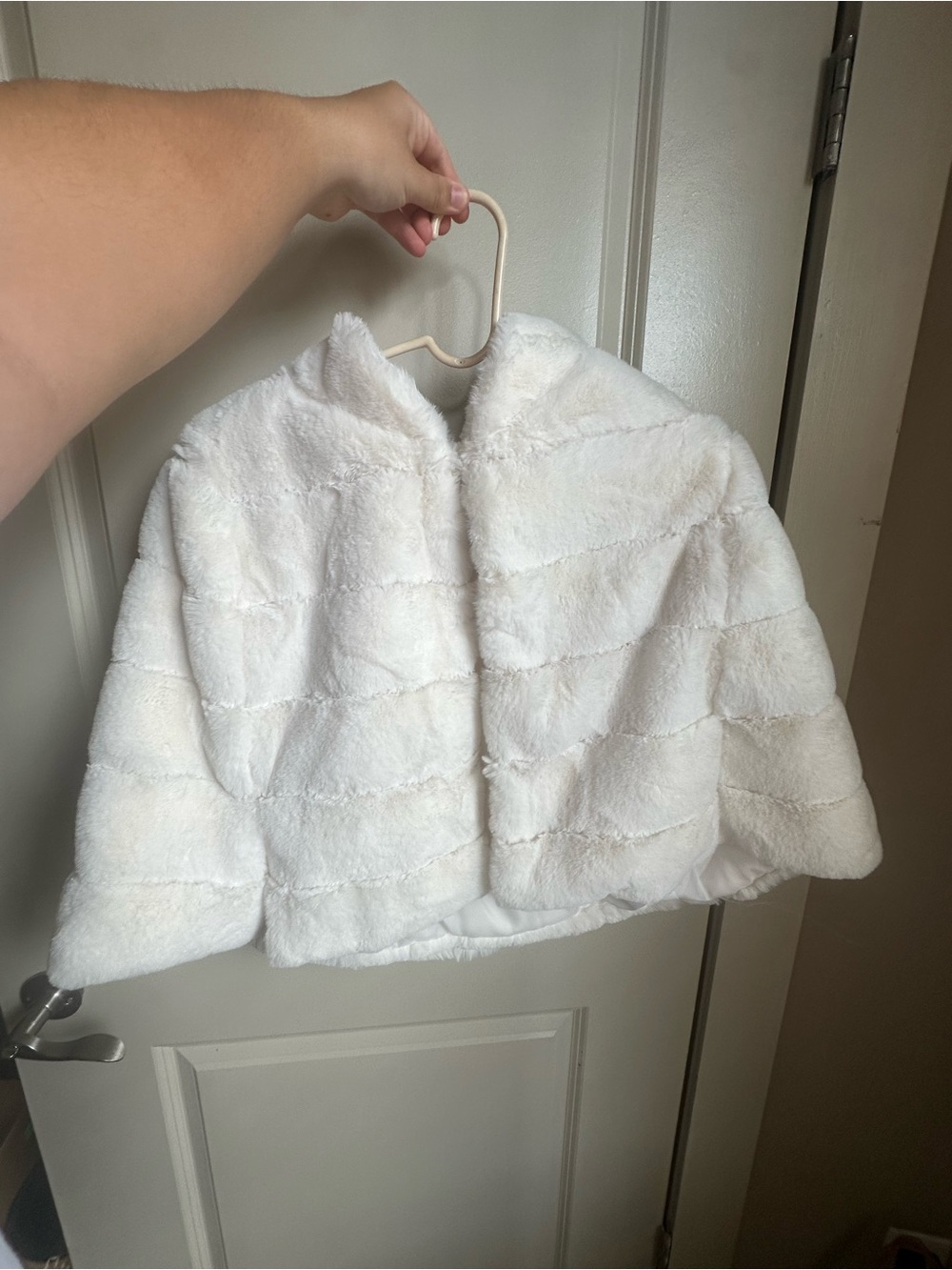 Tahari Kids White Faux Fur Capelet